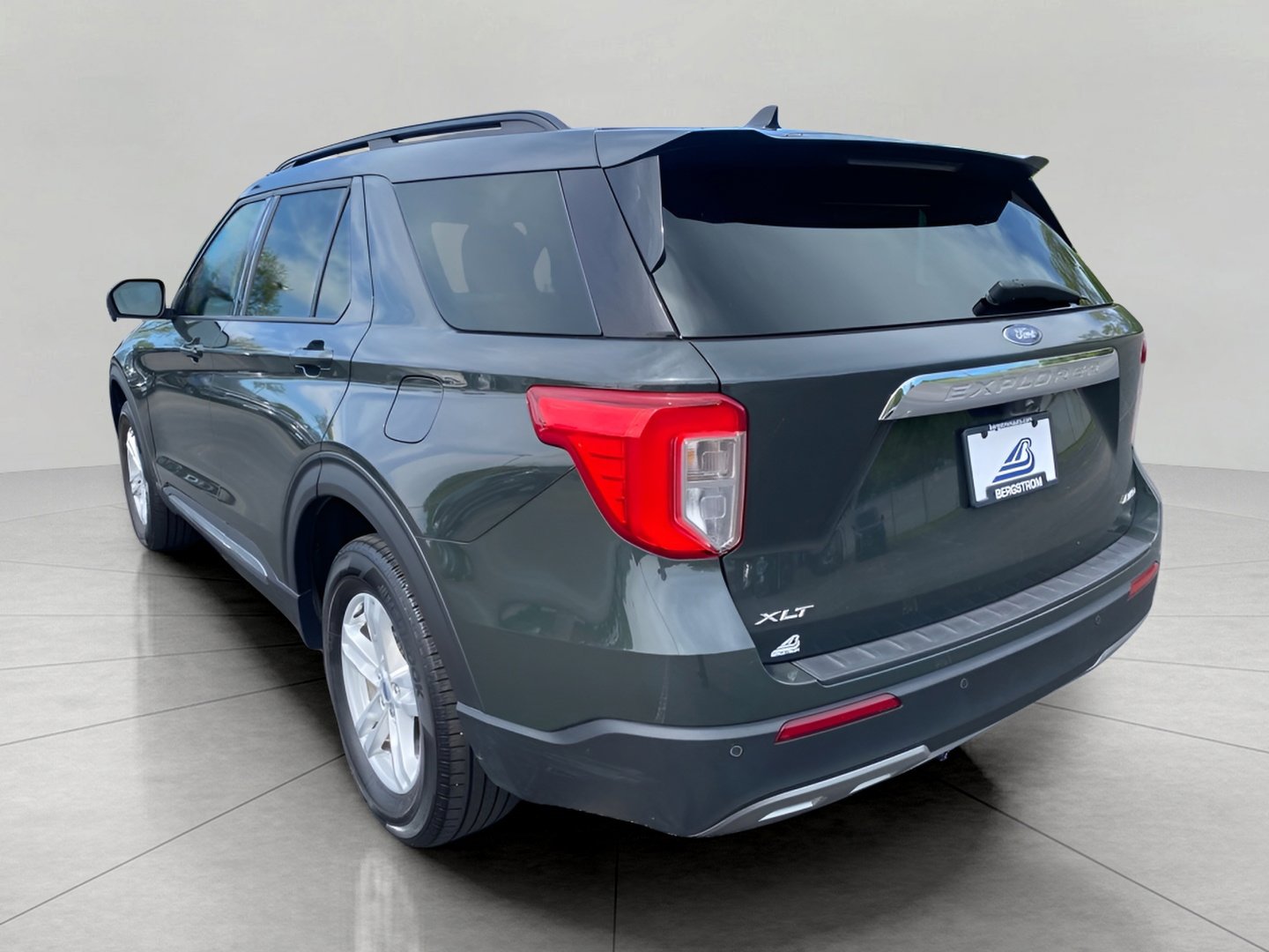 Certified 2023 Ford Explorer XLT w/ Equipment Group 202A AWD/4WD image 15