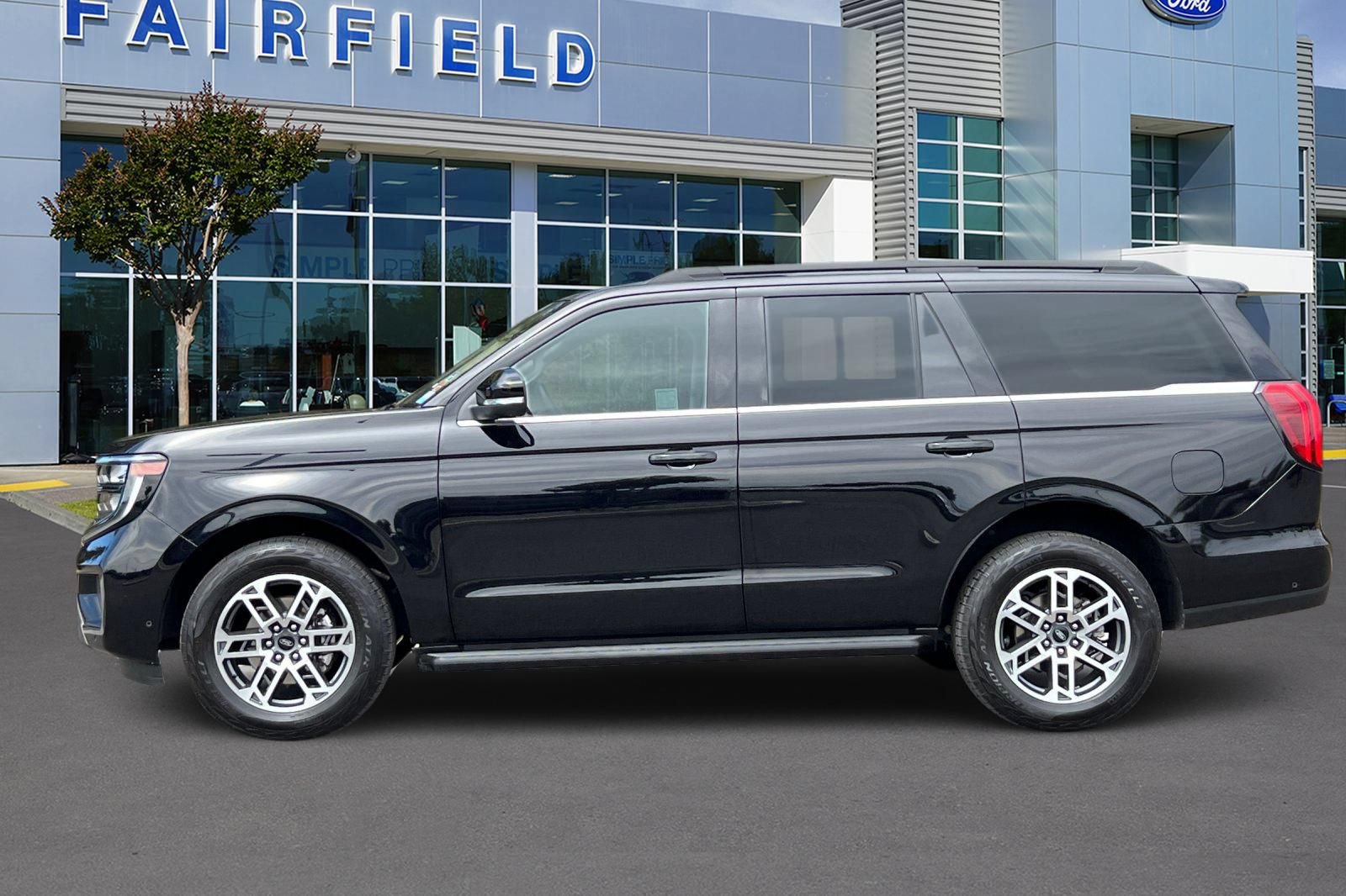 Certified 2025 Ford Expedition Active AWD/4WD image 11