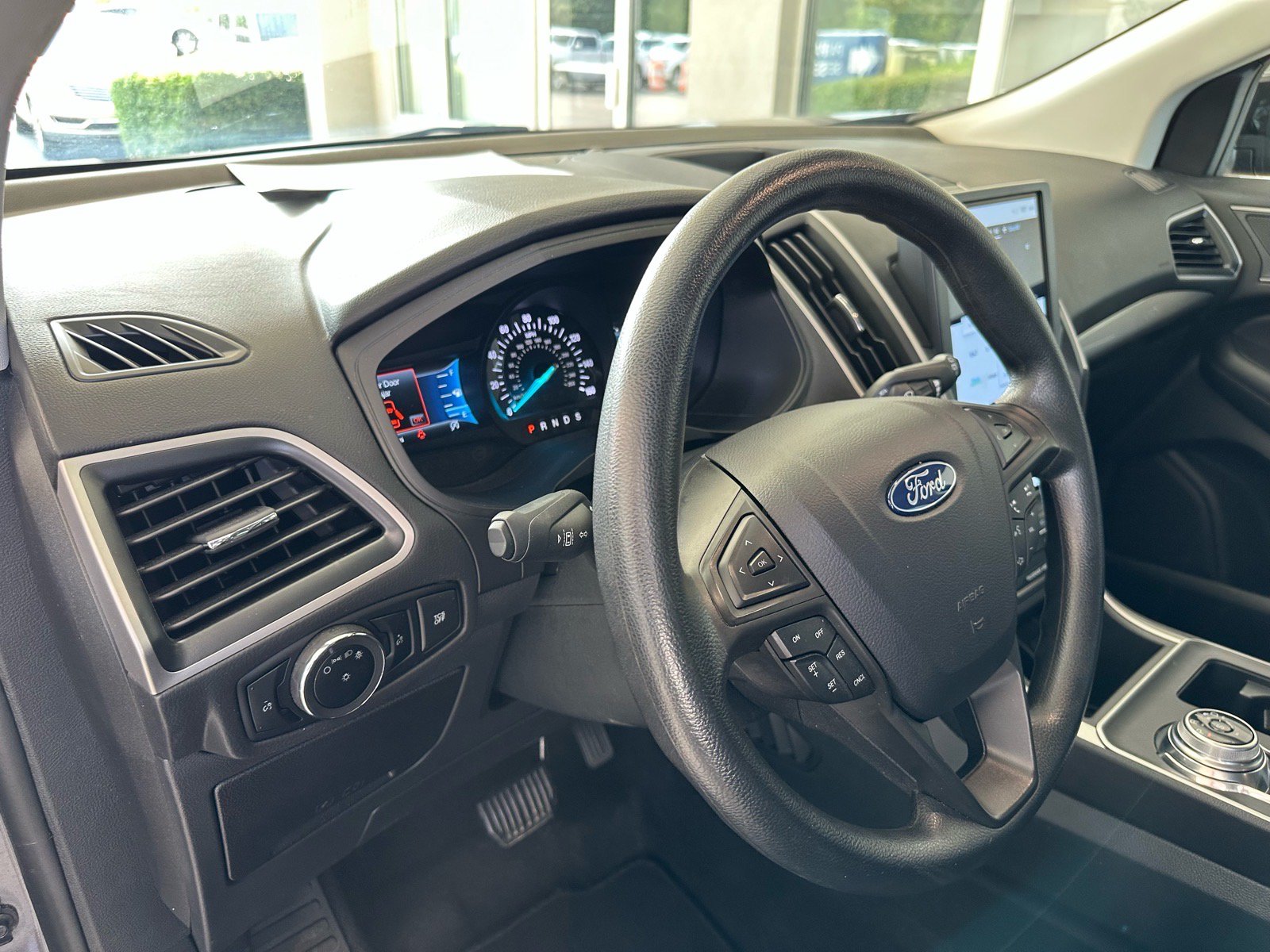 Certified 2024 Ford Edge SE w/ Black Appearance Package AWD/4WD image 18