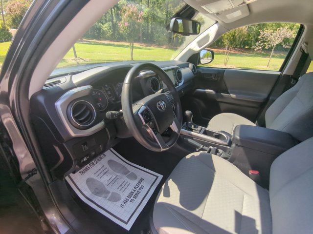 Used 2022 Toyota Tacoma SR5 AWD/4WD image 15
