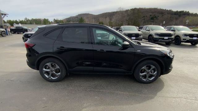 Certified 2025 Ford Escape ST-Line AWD/4WD image 2