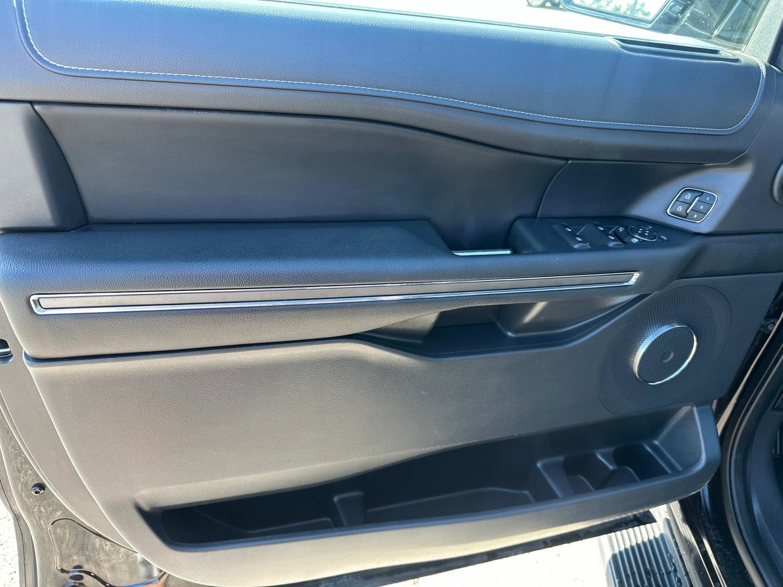 Certified 2024 Ford Expedition XLT image 30