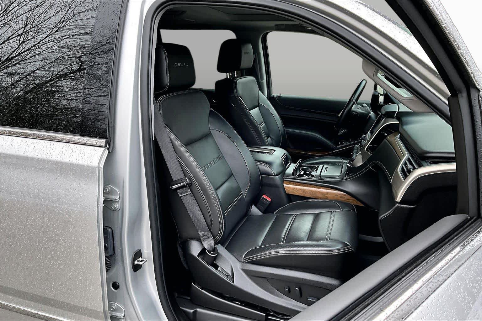 Used 2019 GMC Yukon Denali w/ Denali Ultimate Package AWD/4WD image 8
