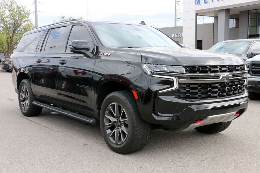 Used 2022 Chevrolet Suburban Z71 w/ Luxury Package image 4