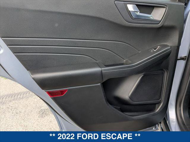 Certified 2022 Ford Escape Titanium w/ Class II Trailer Tow Package image 20