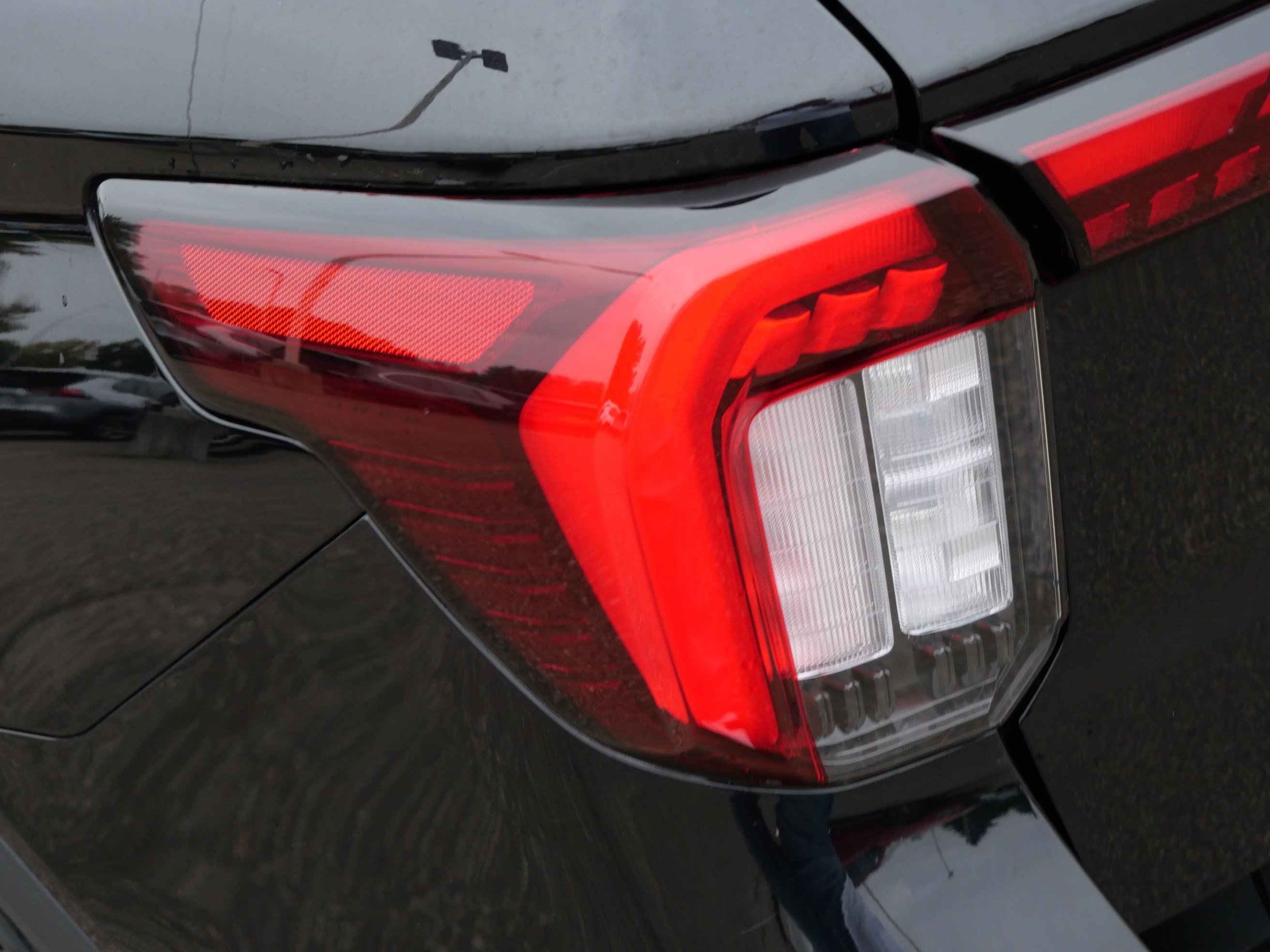 Certified 2025 Ford Explorer ST-Line AWD/4WD image 17