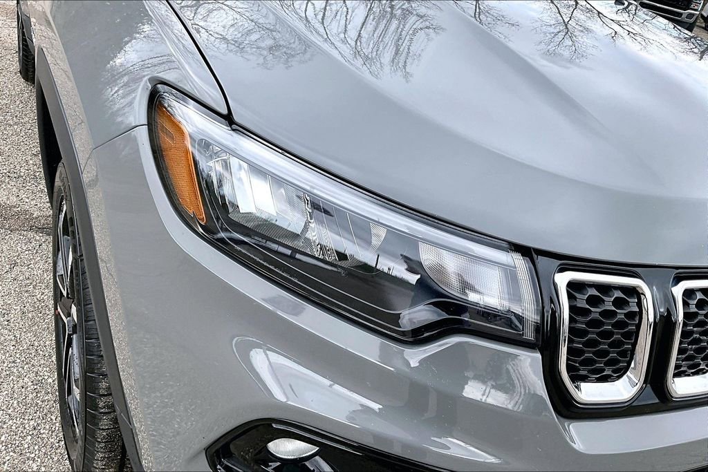 Used 2023 Jeep Compass Limited AWD/4WD image 28