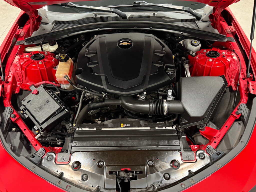 Used 2020 Chevrolet Camaro LT w/ RS Package image 9