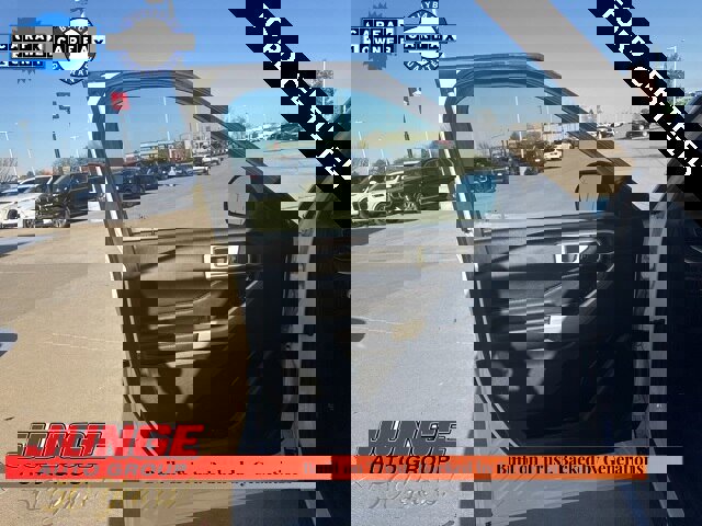 Certified 2022 Ford Explorer XLT w/ Equipment Group 202A image 24