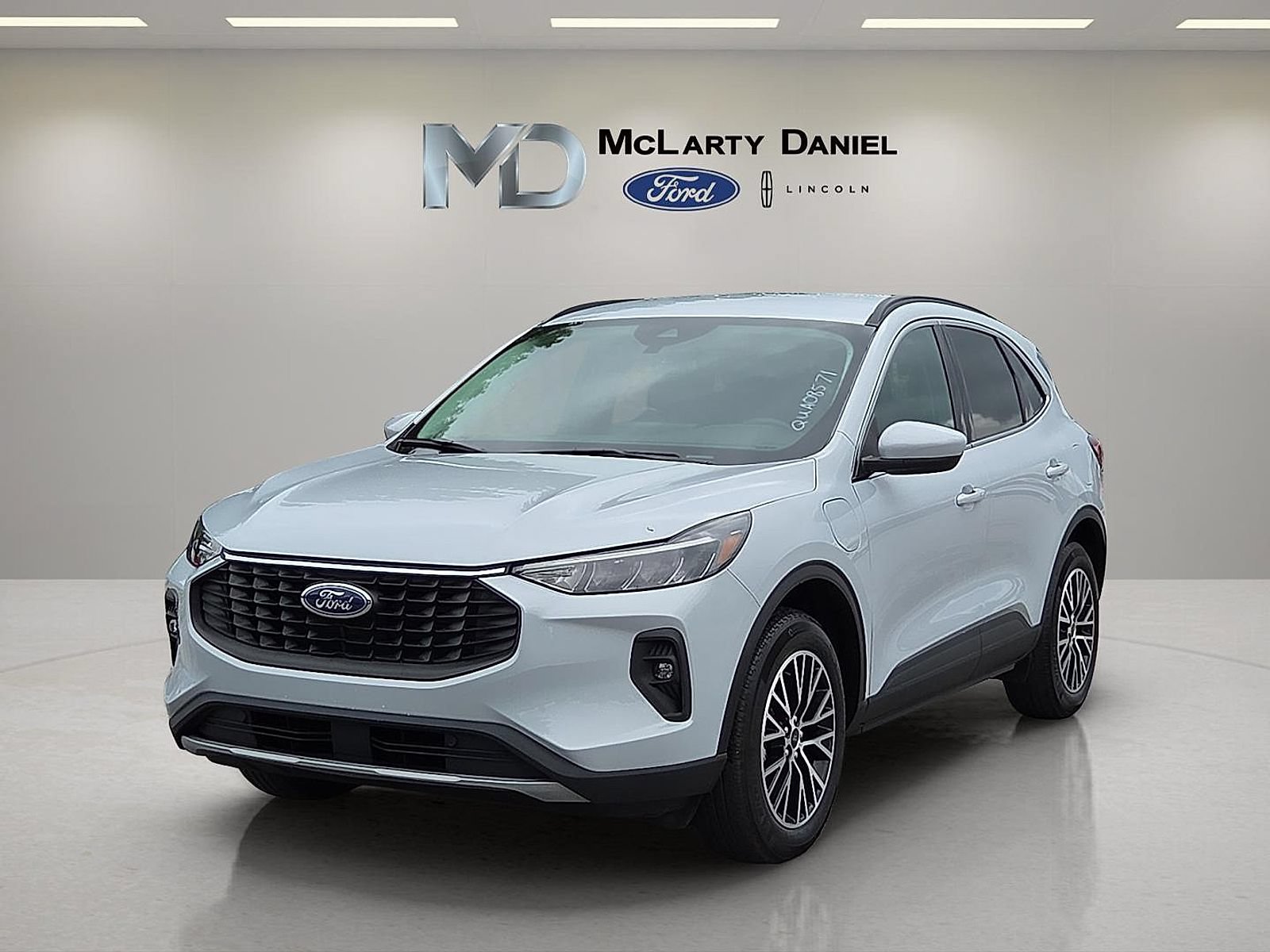 Certified 2025 Ford Escape SE FWD image 2