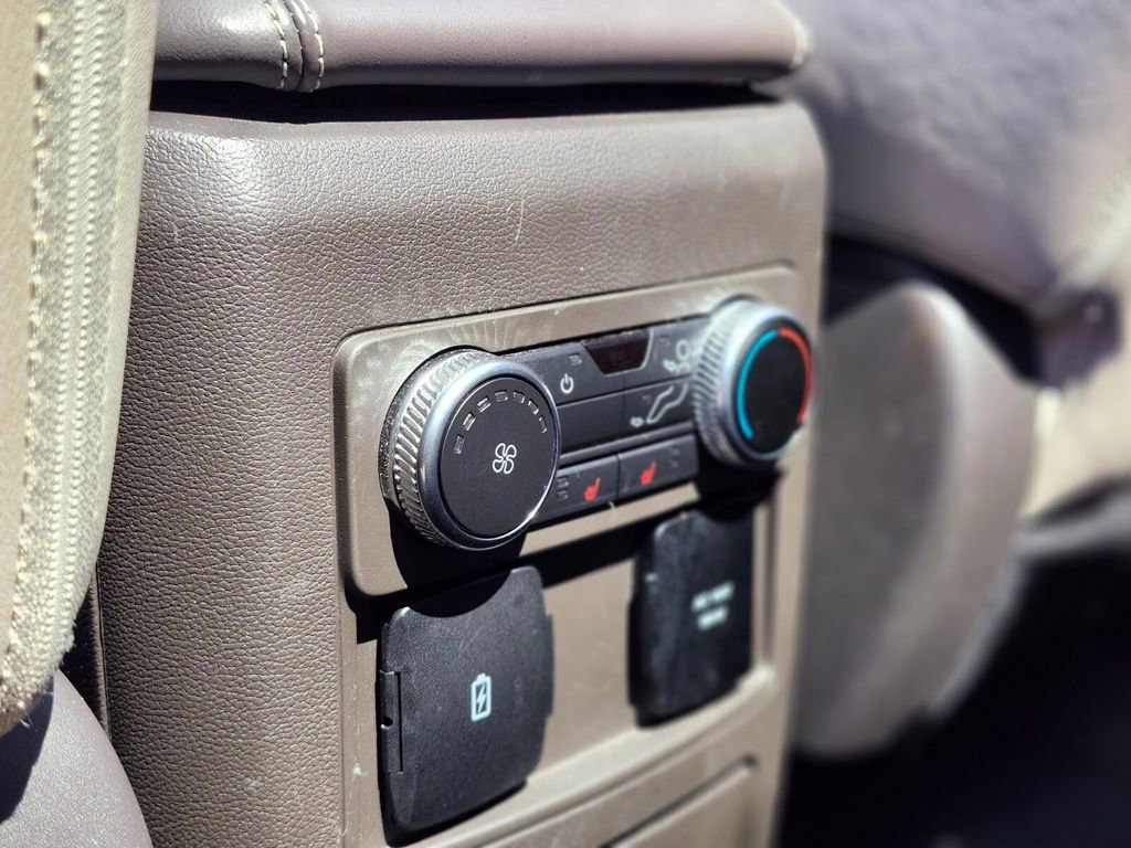 Certified 2022 Ford Explorer Platinum w/ Equipment Group 601A AWD/4WD image 17