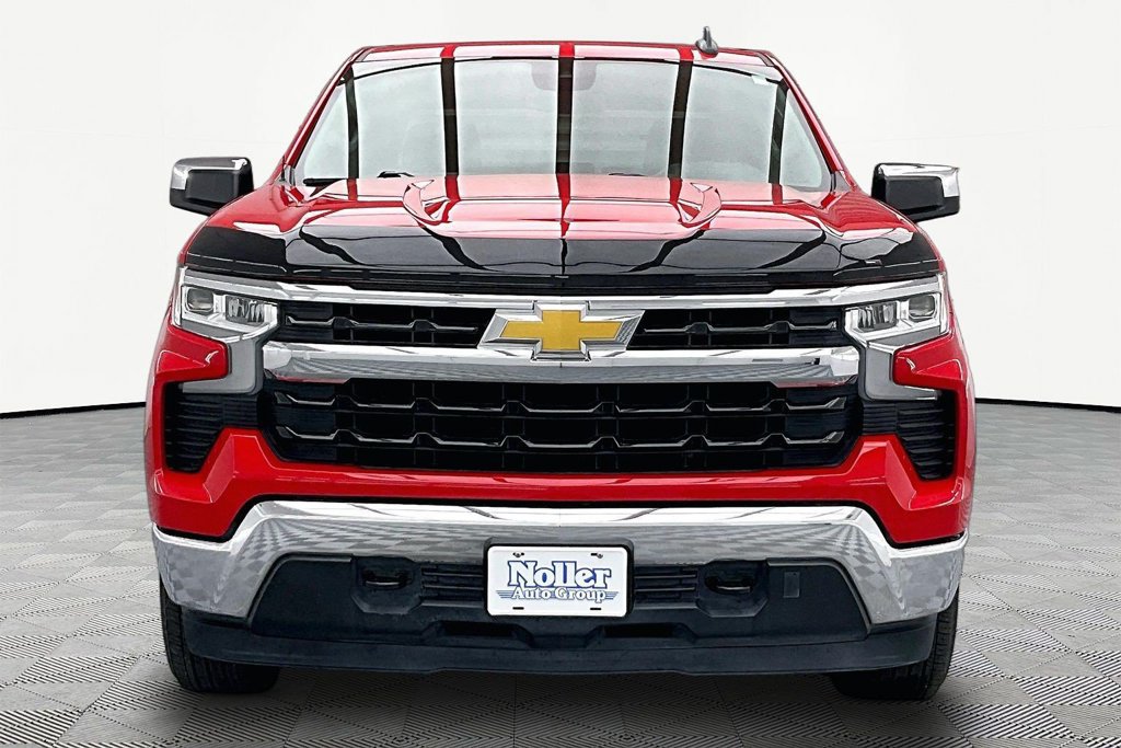 Used 2023 Chevrolet Silverado 1500 LT AWD/4WD image 3