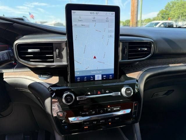 Certified 2022 Ford Explorer Platinum w/ Equipment Group 601A AWD/4WD image 11
