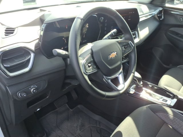 Used 2025 Chevrolet TrailBlazer LT w/ Convenience Package AWD/4WD image 17
