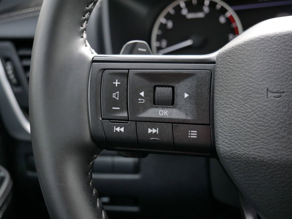 Used 2025 Nissan Rogue SV AWD/4WD image 17