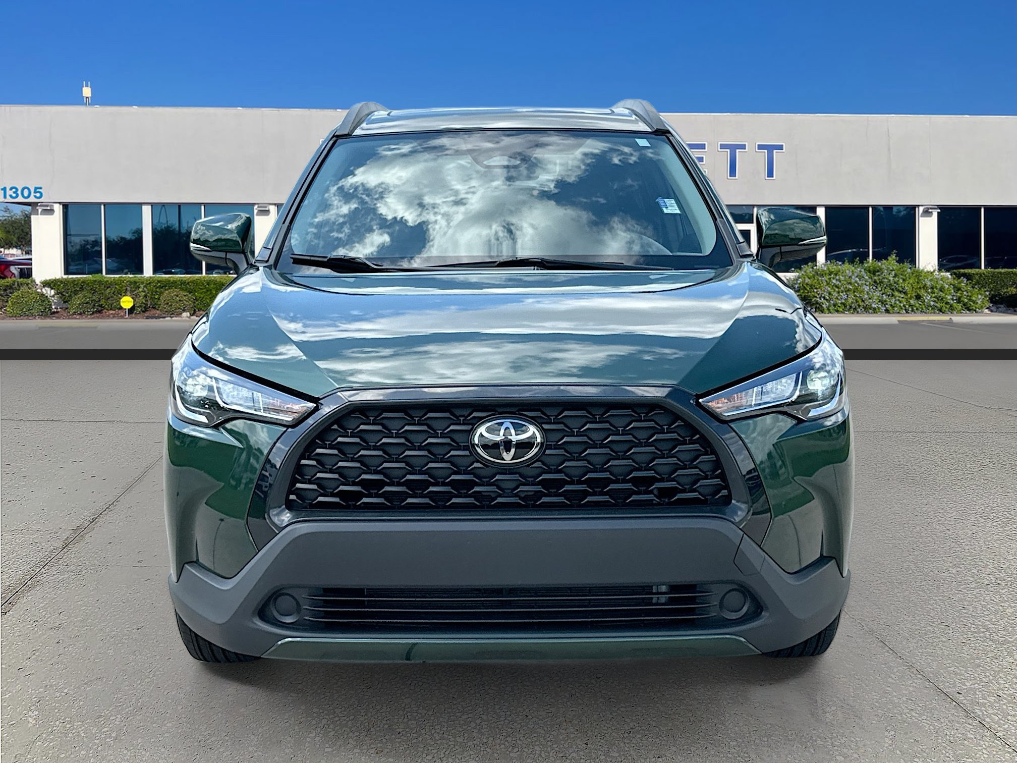 Used 2024 Toyota Corolla Cross LE w/ Moonroof Package AWD/4WD image 2