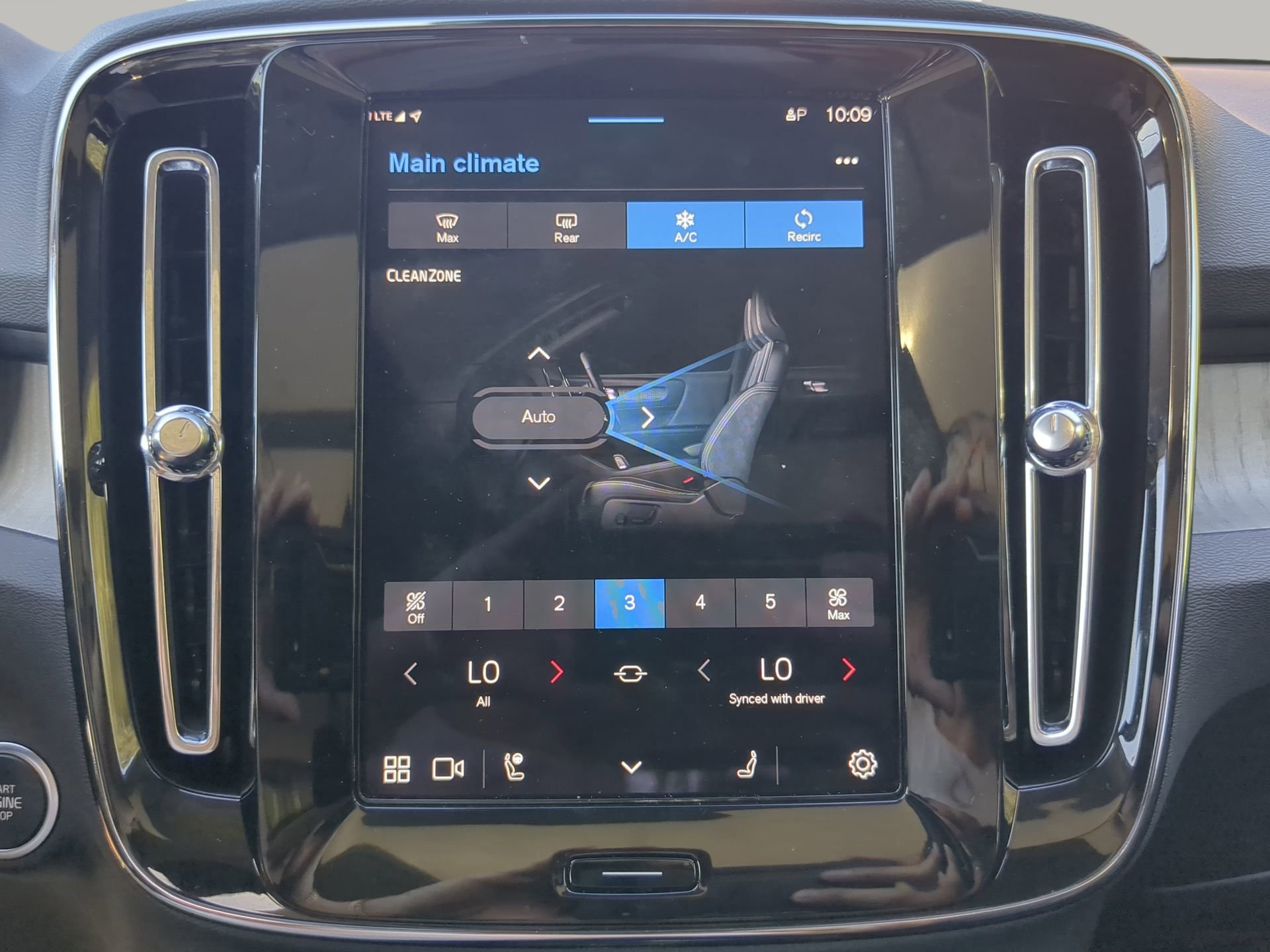 Used 2025 Volvo XC40 B5 Core image 51