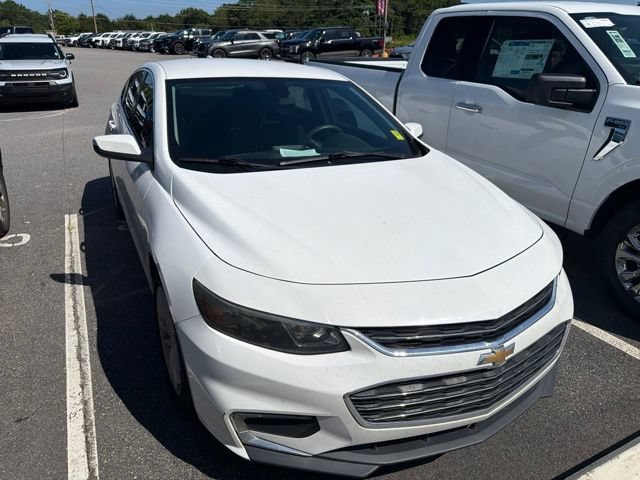 Used 2017 Chevrolet Malibu LT FWD image 2
