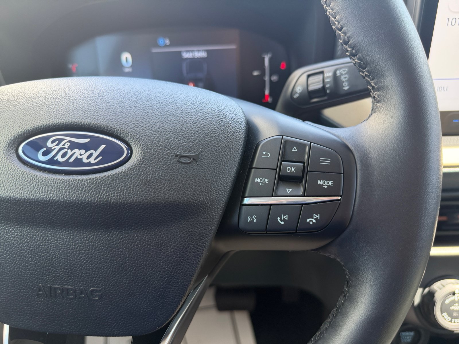 Certified 2025 Ford Maverick Lariat w/ 4K Tow Package AWD/4WD image 18