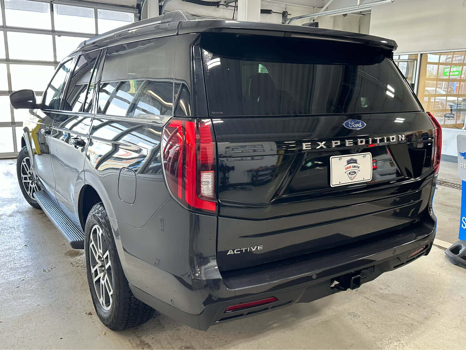 Certified 2025 Ford Expedition Active image 6