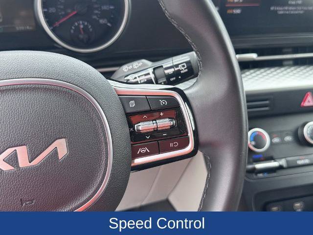 Used 2024 Kia Carnival LX FWD image 18