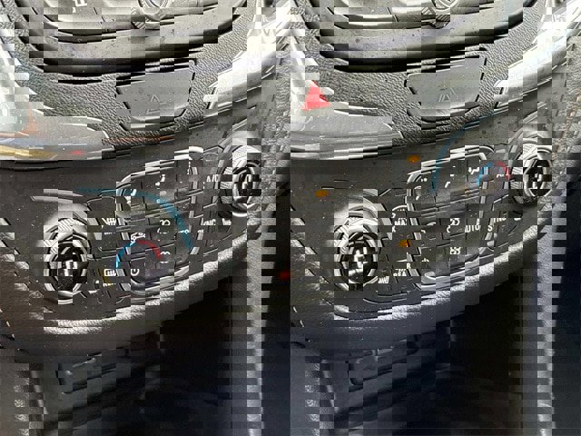 Used 2020 Chevrolet Equinox Premier image 32