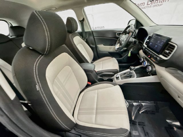 Used 2022 Hyundai Venue SEL FWD image 26