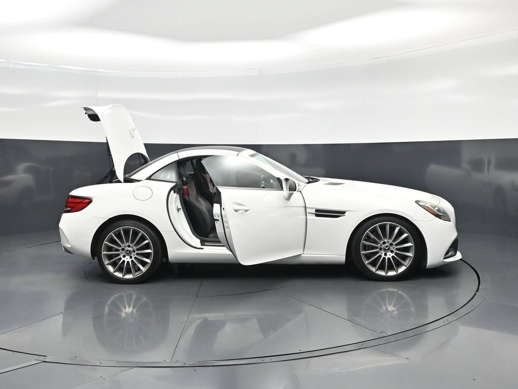 Used 2017 Mercedes-Benz SLC 300 image 4