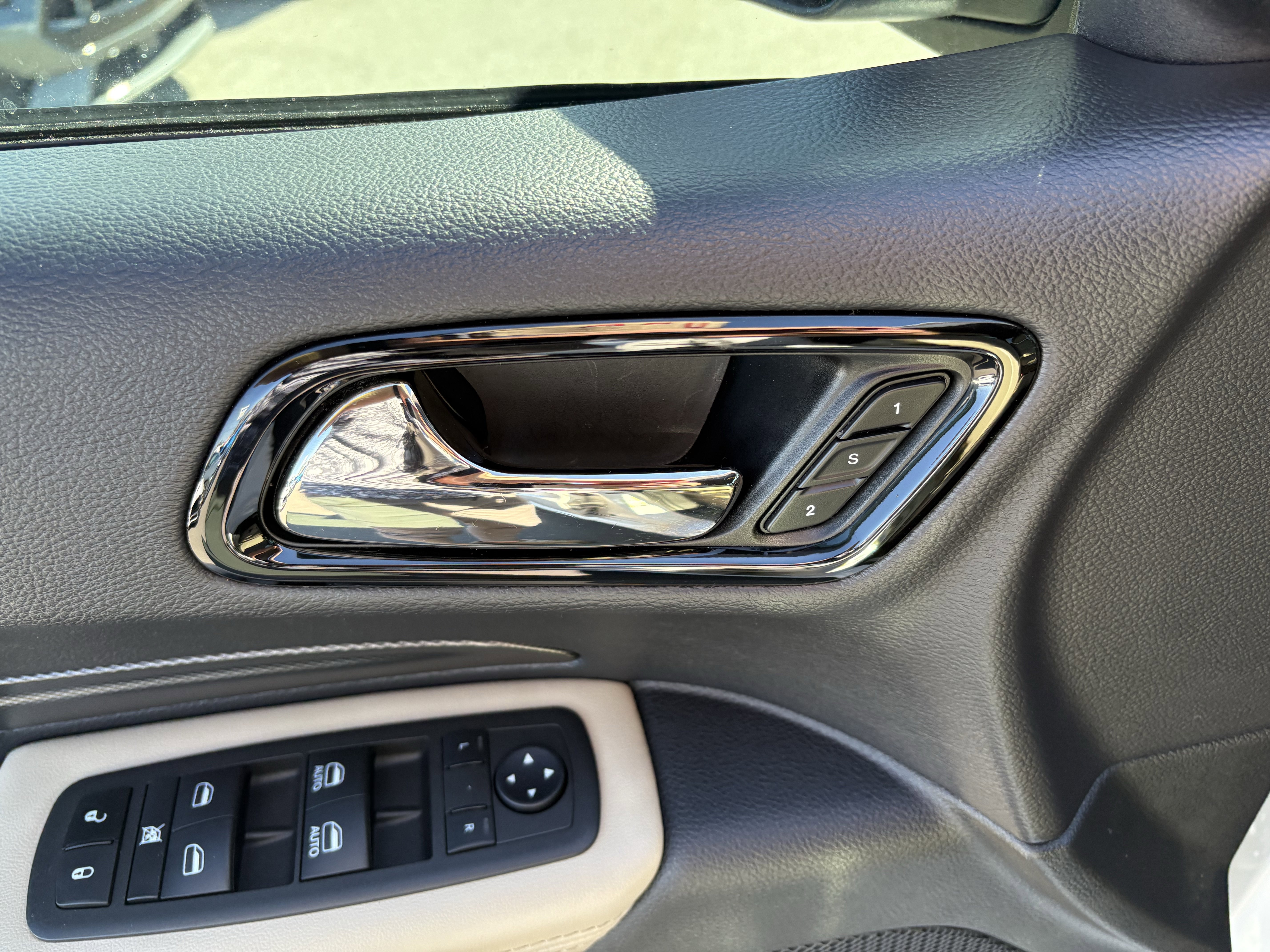 Used 2022 Dodge Durango GT image 25