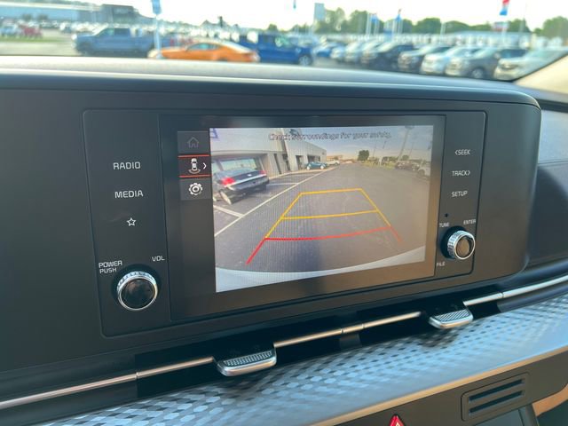 Used 2023 Kia Carnival LX FWD image 19