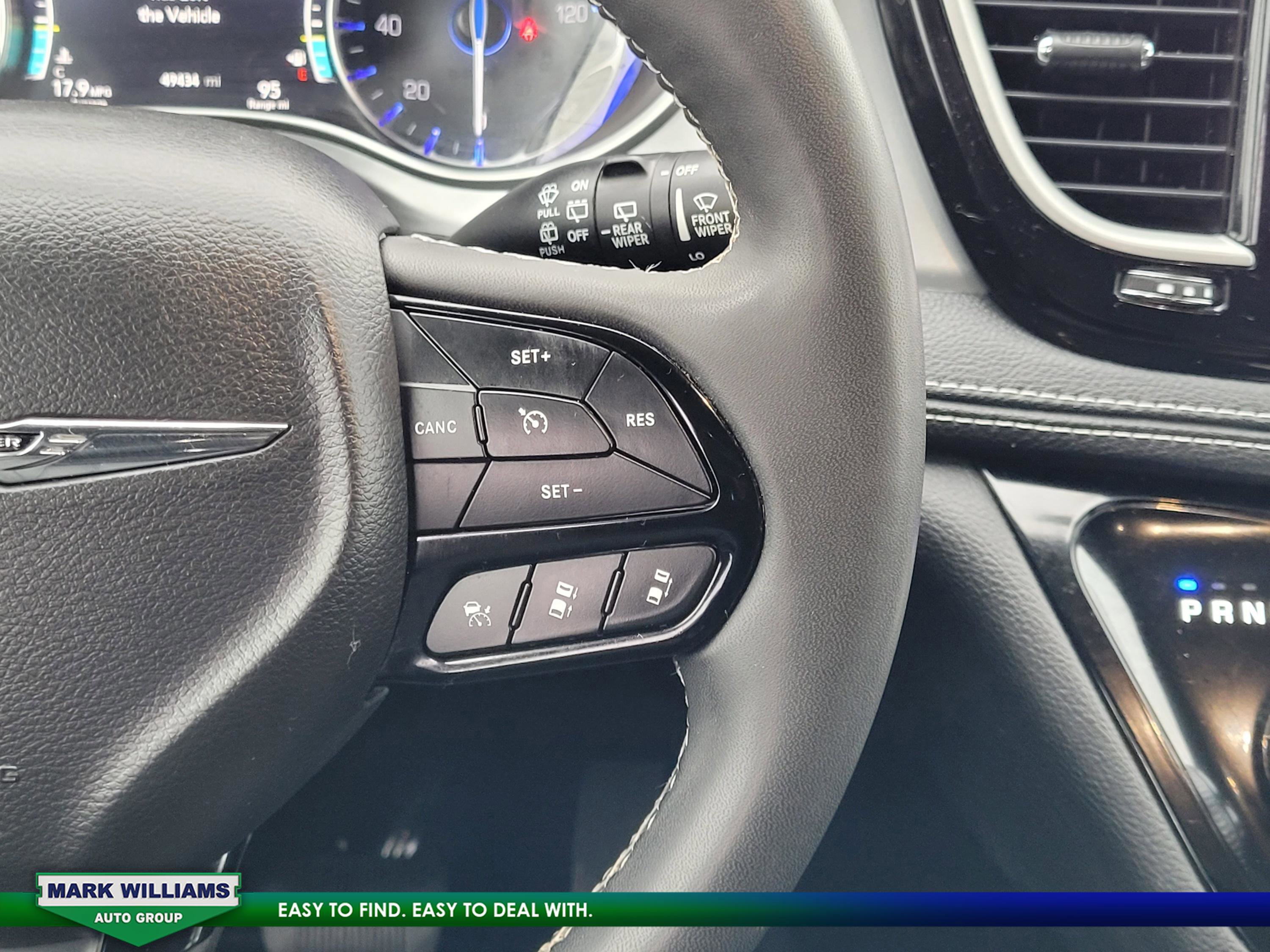 Used 2023 Chrysler Pacifica Touring-L w/ S Appearance Package image 13