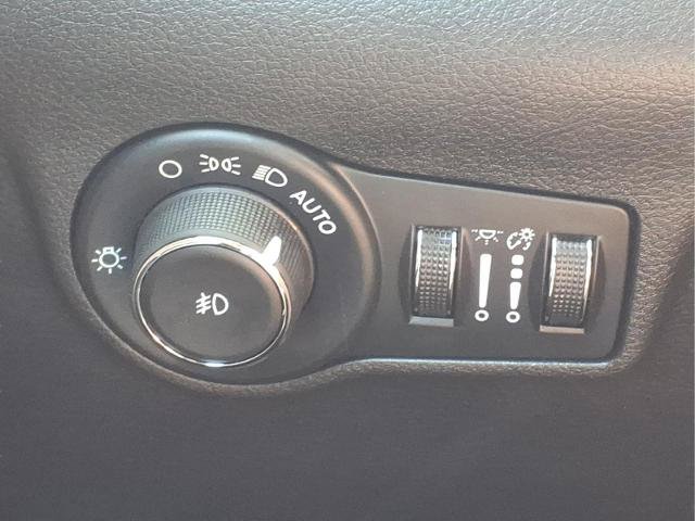 Used 2026 Jeep Compass Limited AWD/4WD image 18