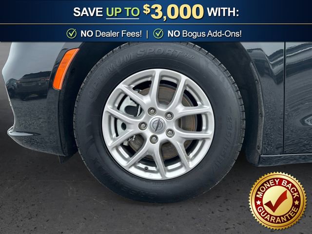Used 2023 Chrysler Pacifica Touring-L FWD image 13