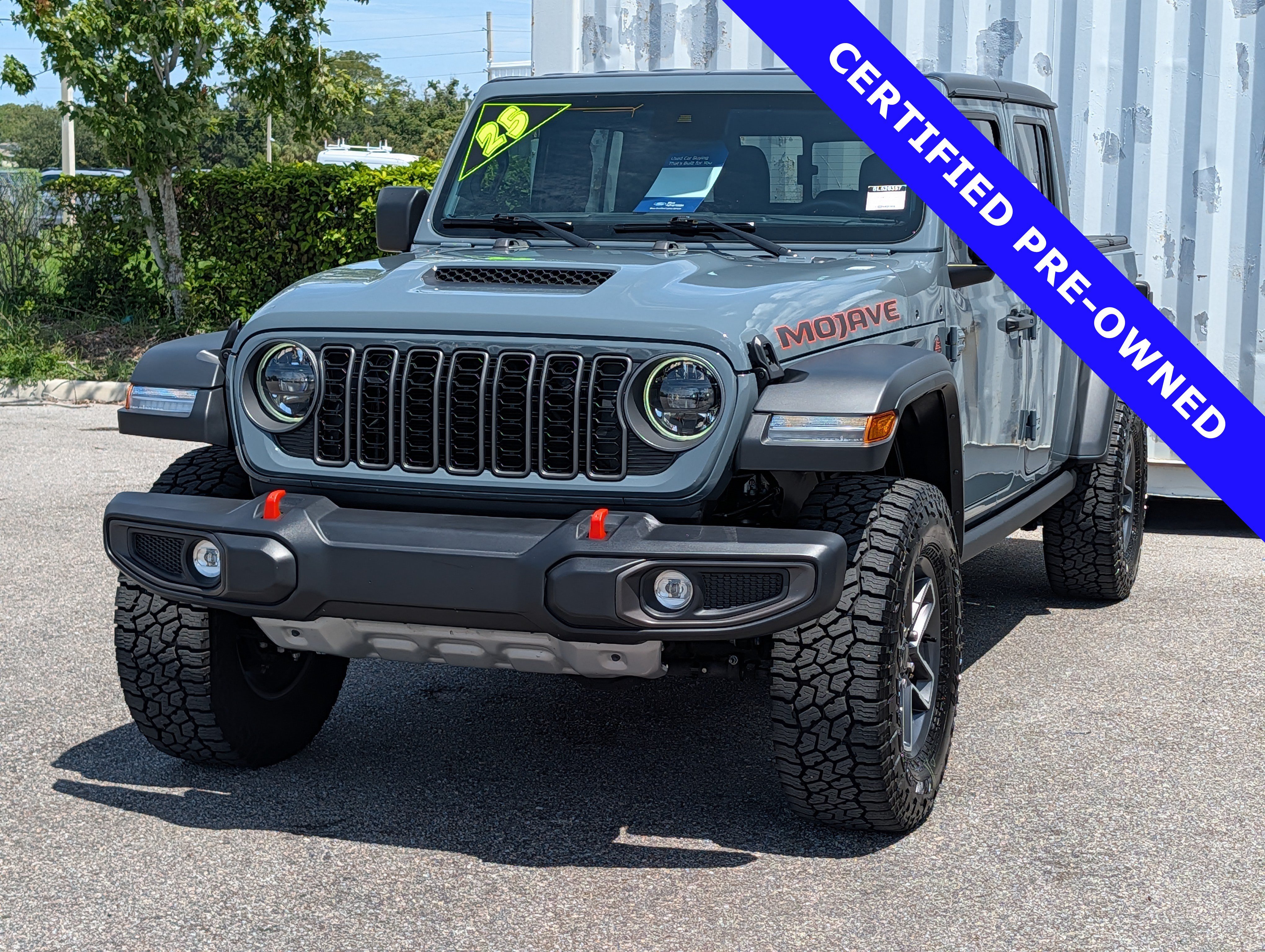 Used 2025 Jeep Gladiator Mojave w/ Convenience Group AWD/4WD image 8