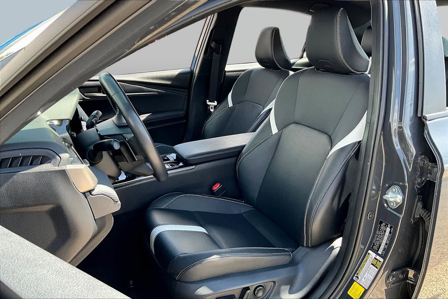Used 2025 Toyota Camry SE FWD image 8