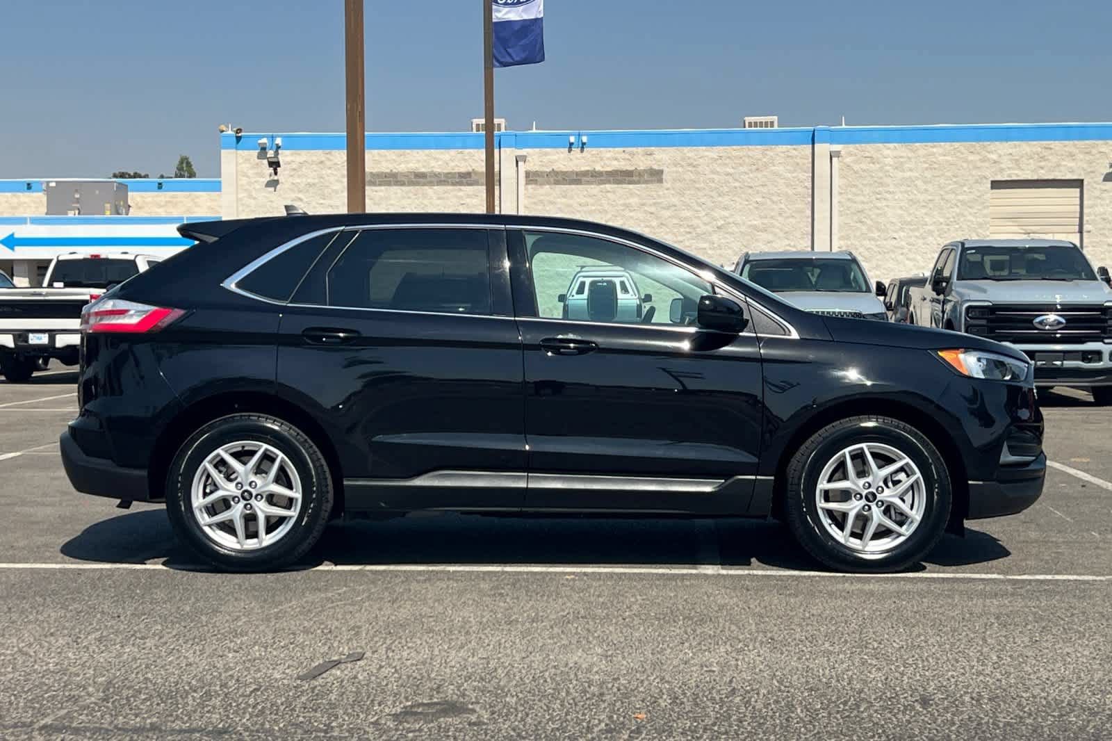 Certified 2024 Ford Edge SEL AWD/4WD image 9