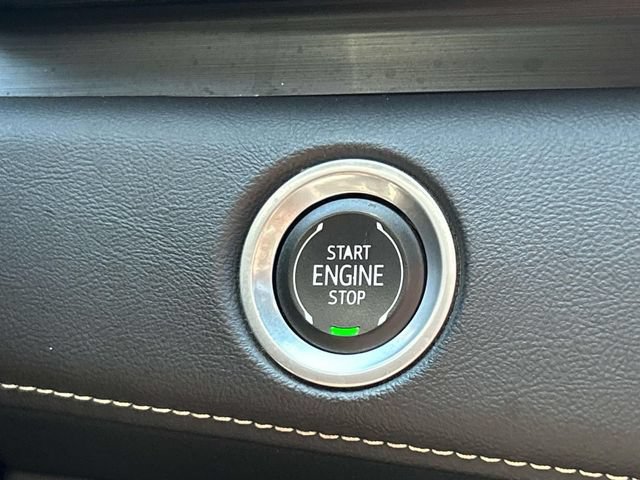 Used 2024 Cadillac Escalade ESV Premium Luxury w/ Performance Package AWD/4WD image 36