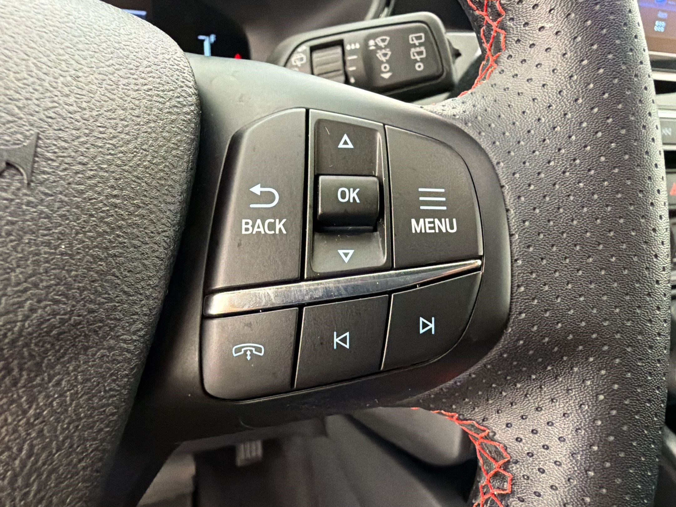 Certified 2025 Ford Escape ST-Line AWD/4WD image 18