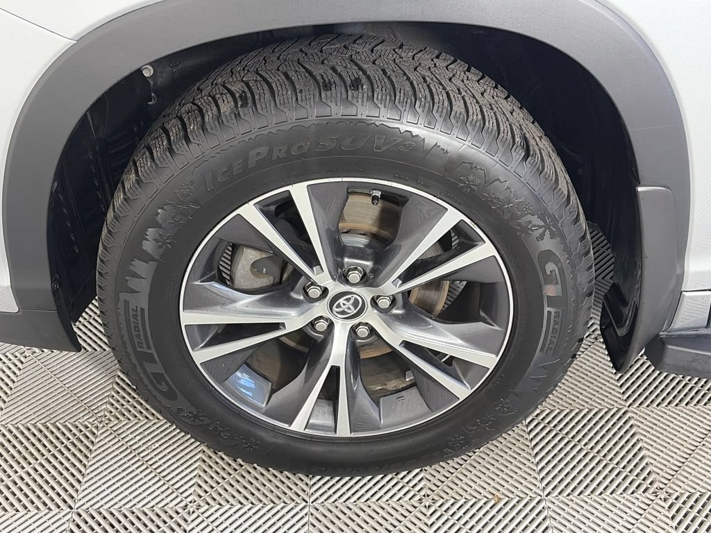 Used 2017 Toyota Highlander LE FWD image 8