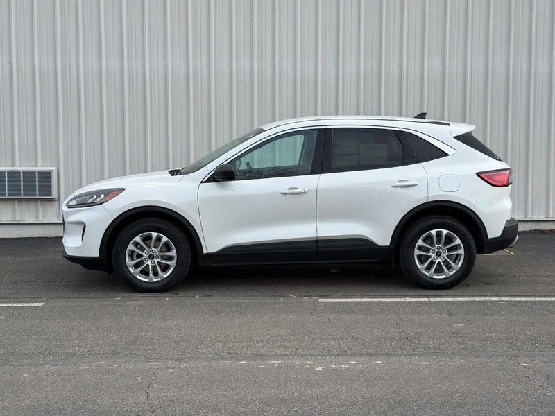 Certified 2022 Ford Escape SE w/ Cold Weather Package image 2