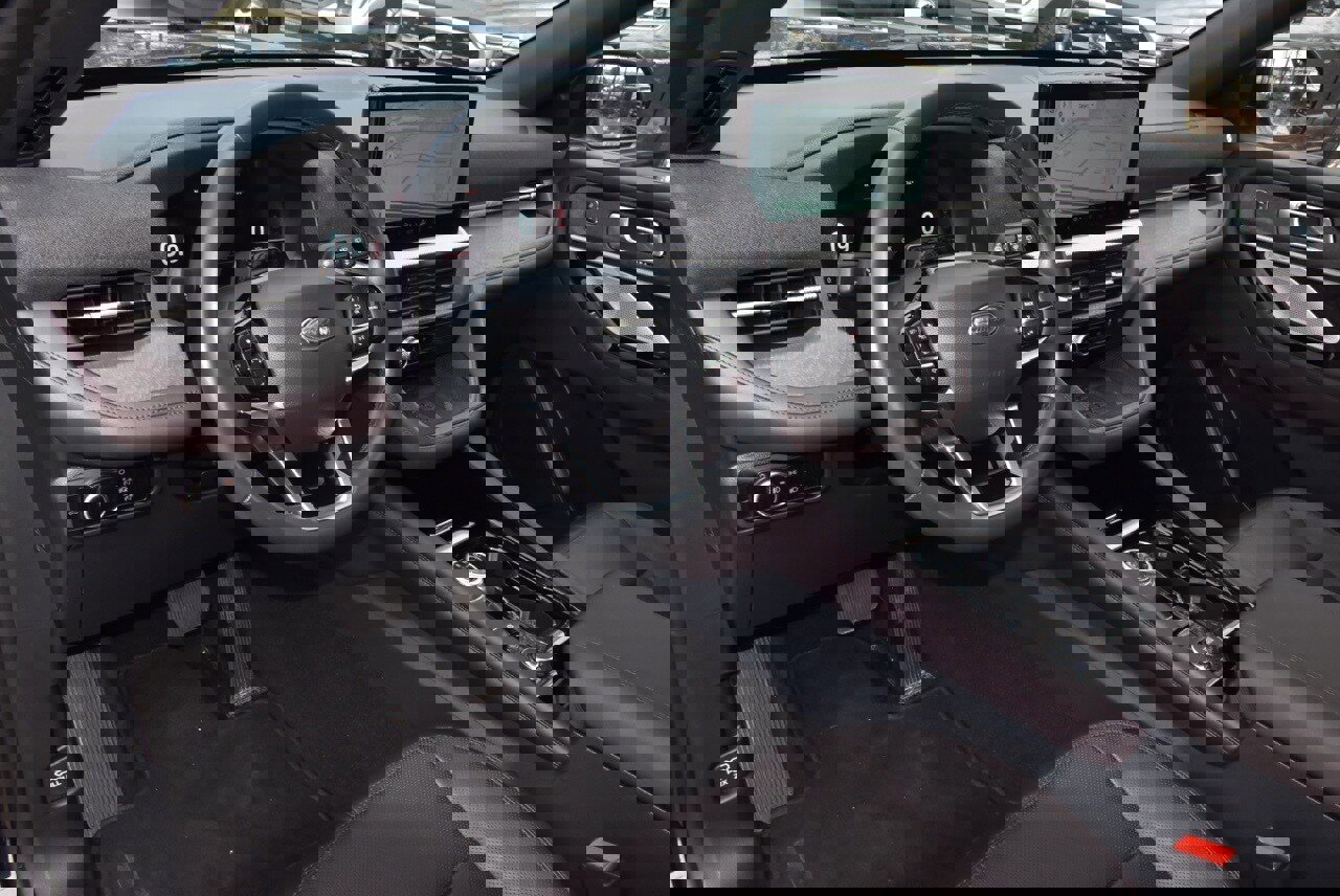 Certified 2025 Ford Explorer Platinum w/ LUX Leather Package image 34