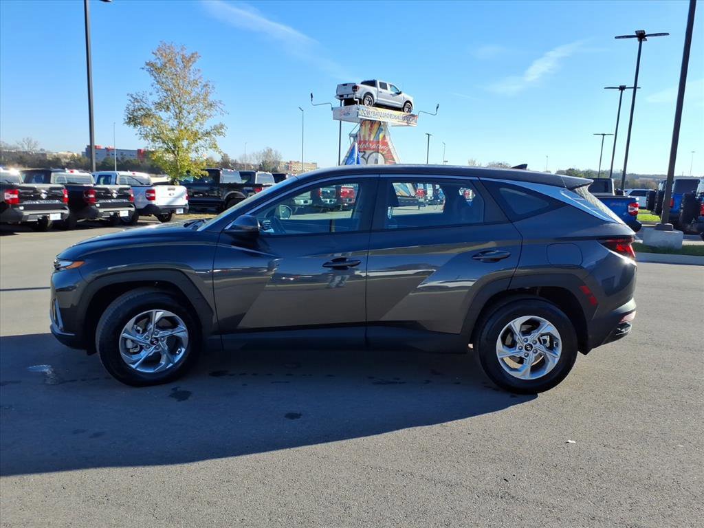 Used 2024 Hyundai Tucson SE image 2