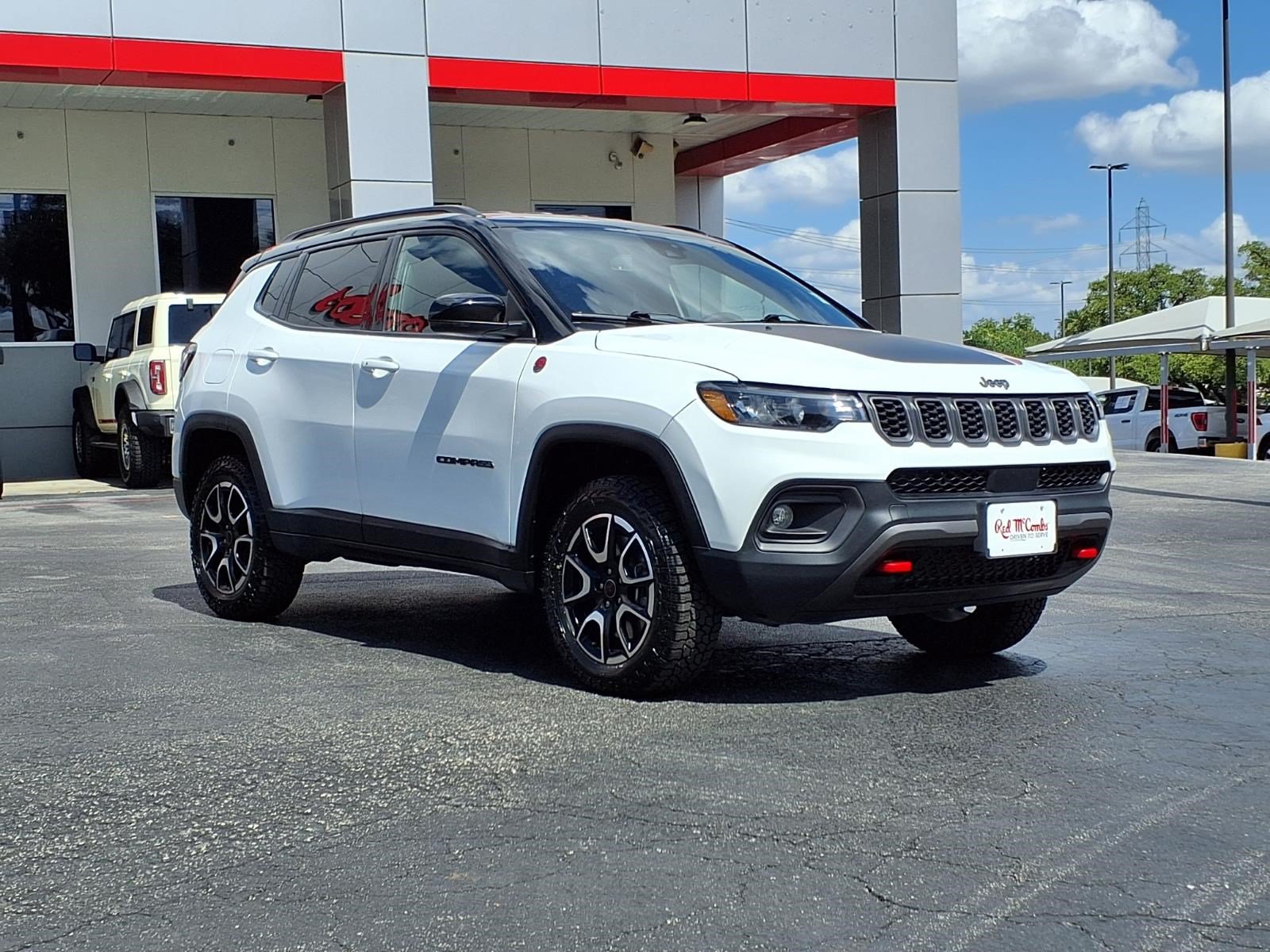 Used 2025 Jeep Compass Trailhawk AWD/4WD image 4