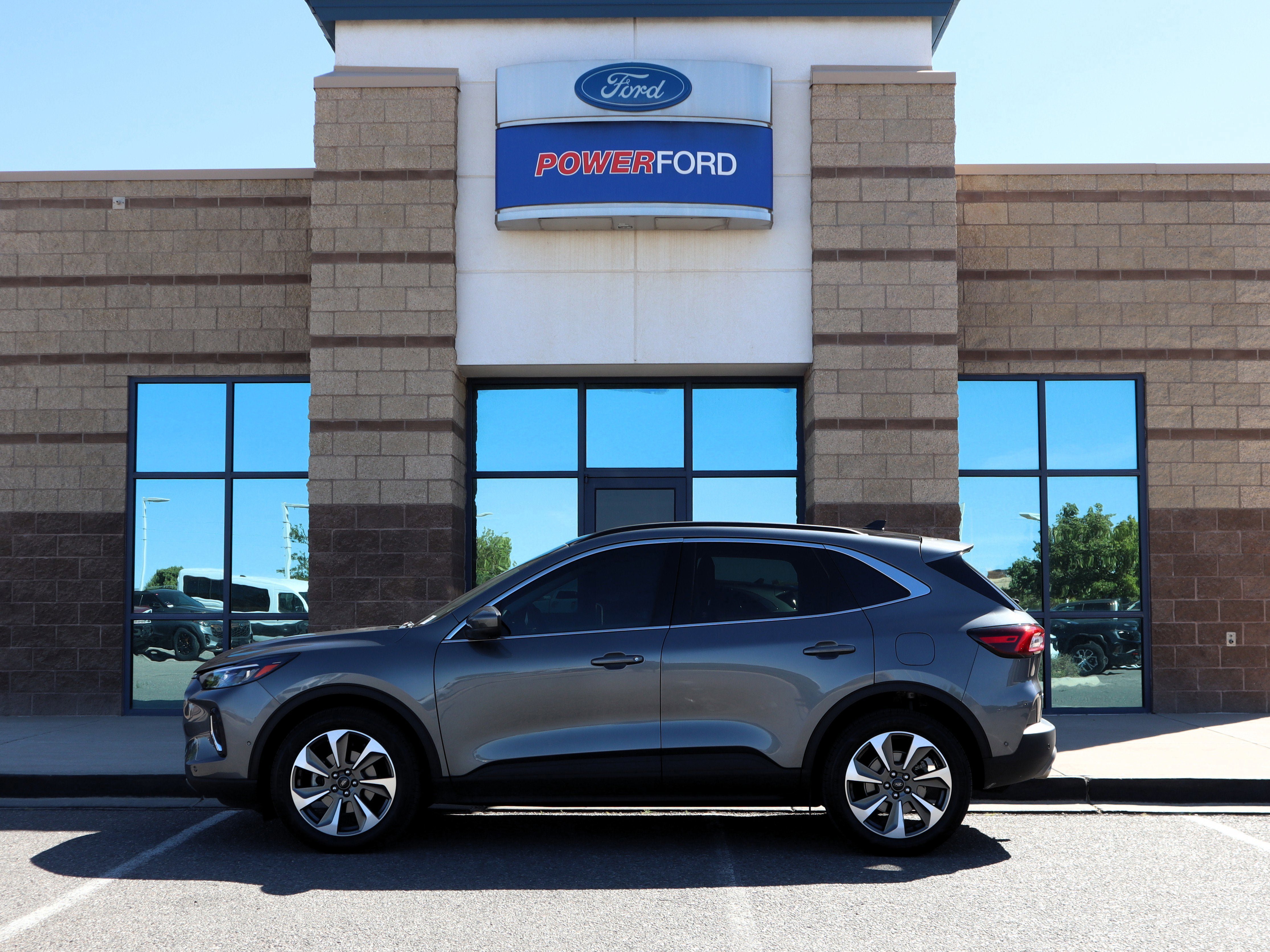 Certified 2023 Ford Escape Platinum w/ Premium Technology Package AWD/4WD image 2