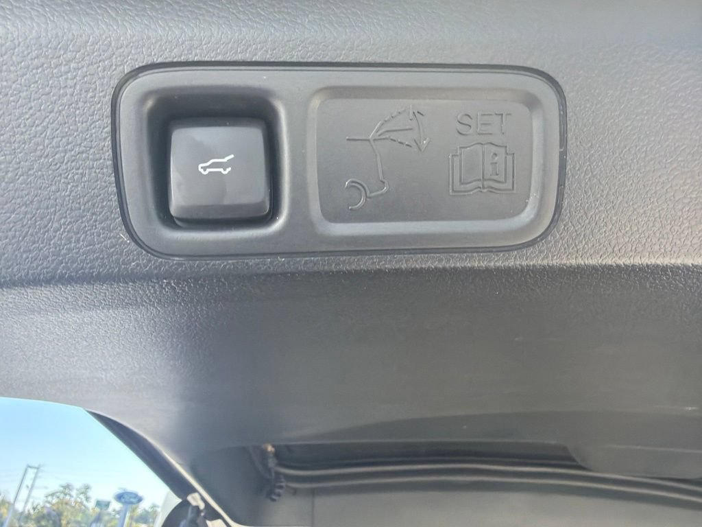 Certified 2024 Ford Expedition XLT RWD image 8