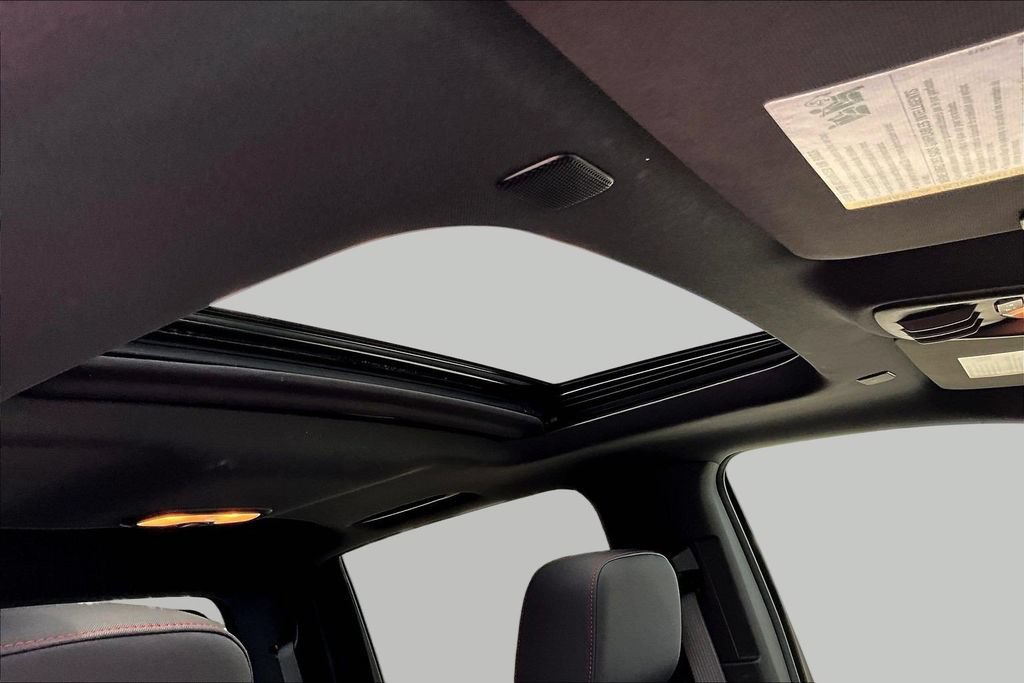 Used 2025 Chevrolet Colorado Z71 w/ Technology Package AWD/4WD image 30