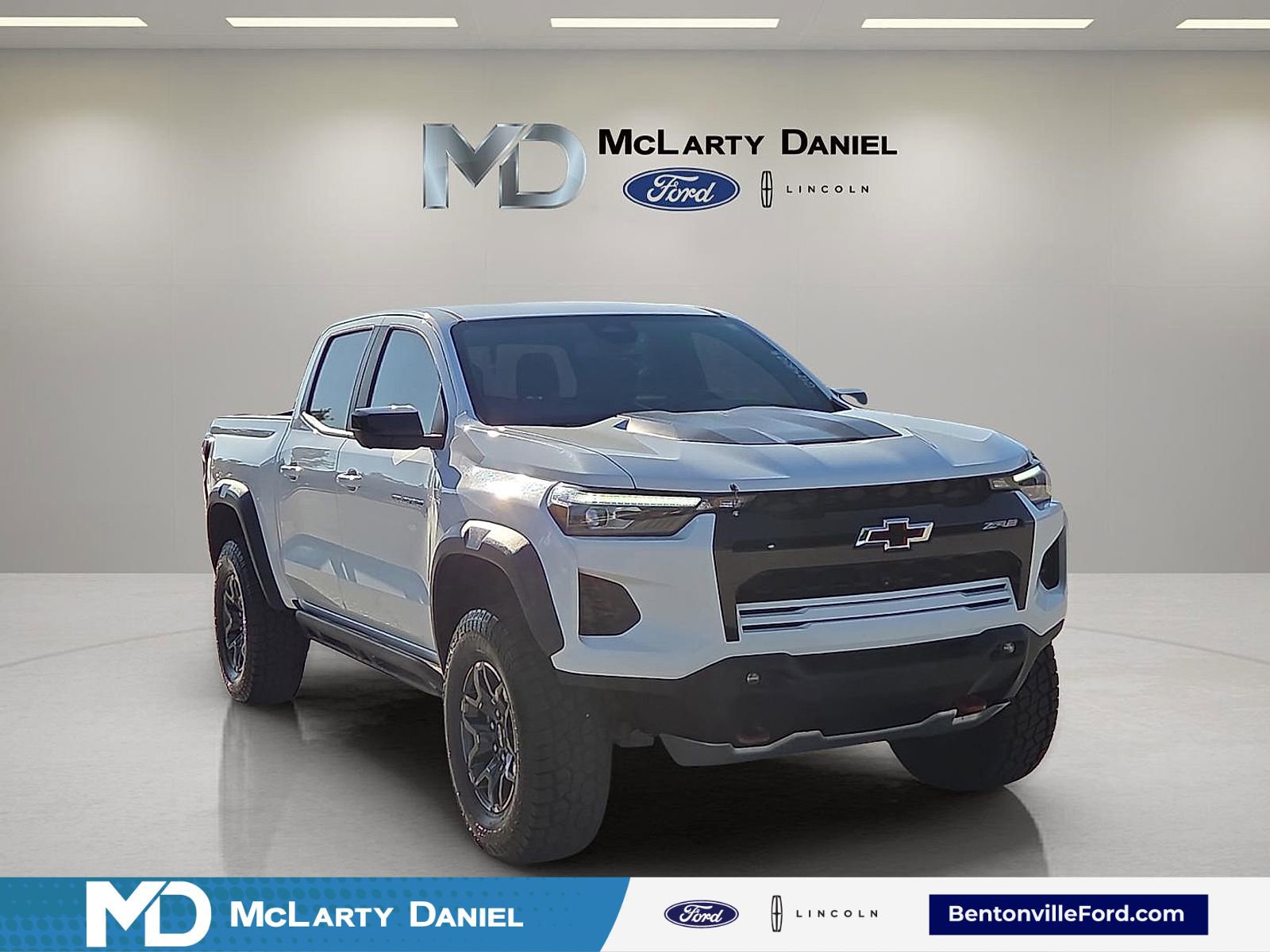 Used 2024 Chevrolet Colorado ZR2 w/ Technology Package AWD/4WD image 1