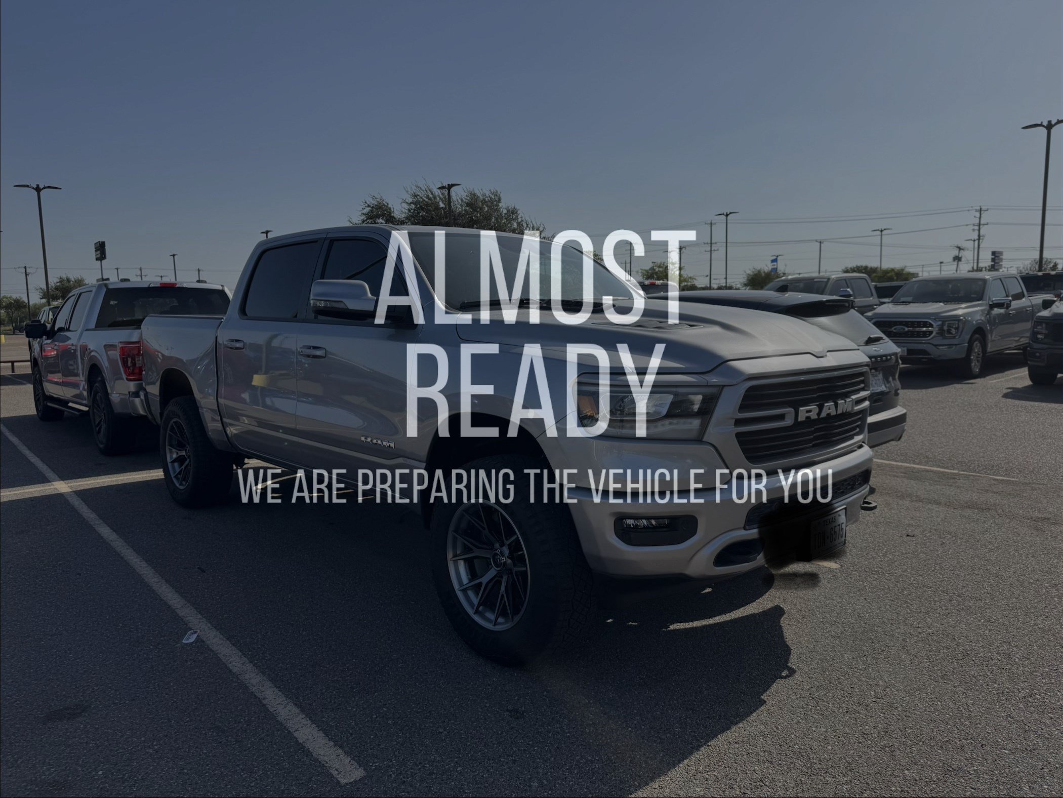 Used 2023 RAM 1500 Laramie AWD/4WD image 5