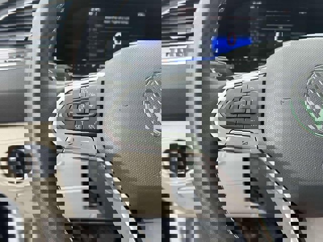 Used 2022 Volkswagen Tiguan SE w/ Panoramic Sunroof Package image 24