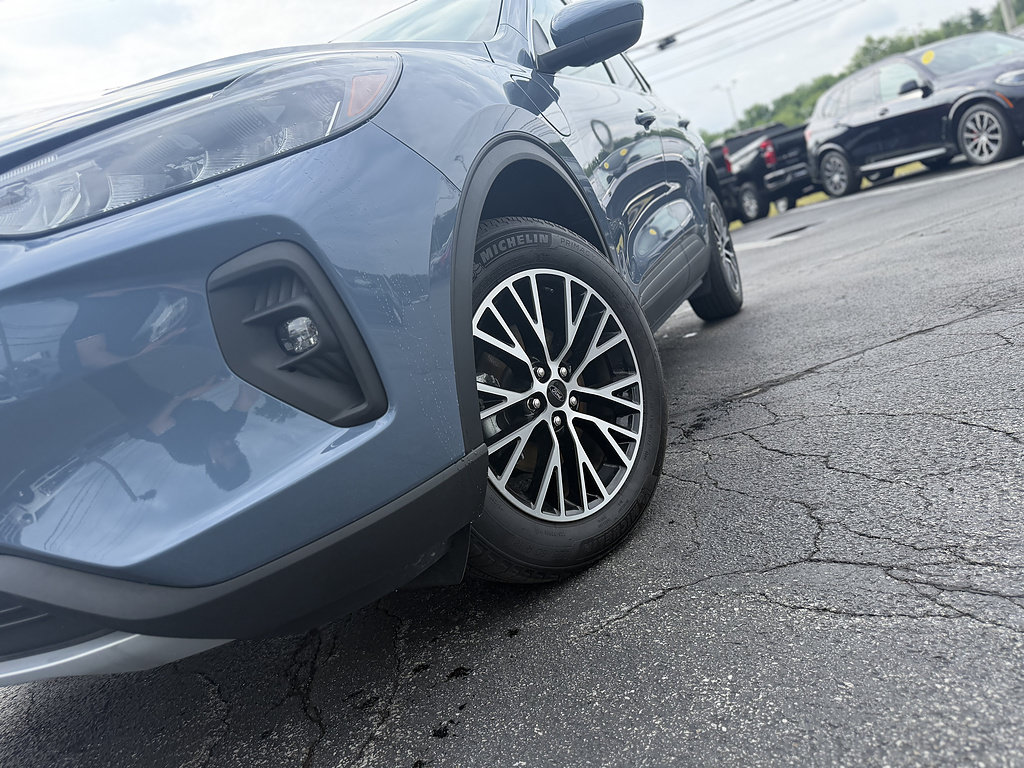 Certified 2025 Ford Escape SE FWD image 2